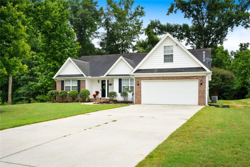Property image 2 at 315 Regency Circle, Anderson, SC 29625
