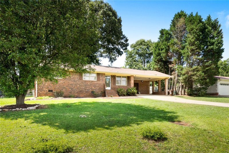 Property image 2 at 202 Carswell Drive, Anderson, SC 29624