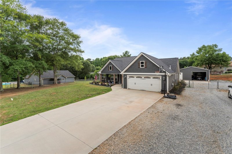 Property image 3 at 210 Oxmoor Drive, Anderson, SC 29625