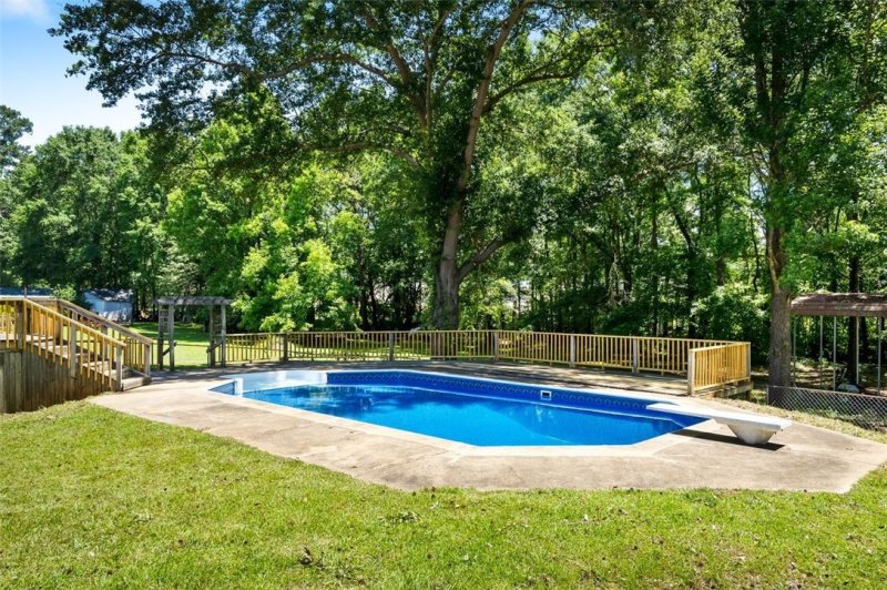 Property image 3 at 621 Coneross Creek Road, Seneca, SC 29678