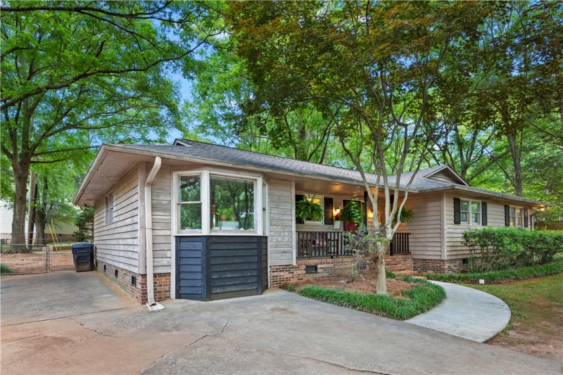 Property image 2 at 303 Old Colony Court, Anderson, SC 29621