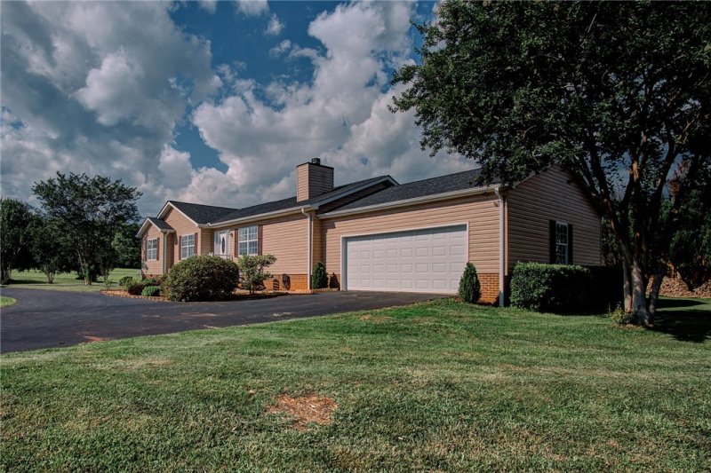 Property image 2 at 1903 Queen Drive, Walhalla, SC 29691