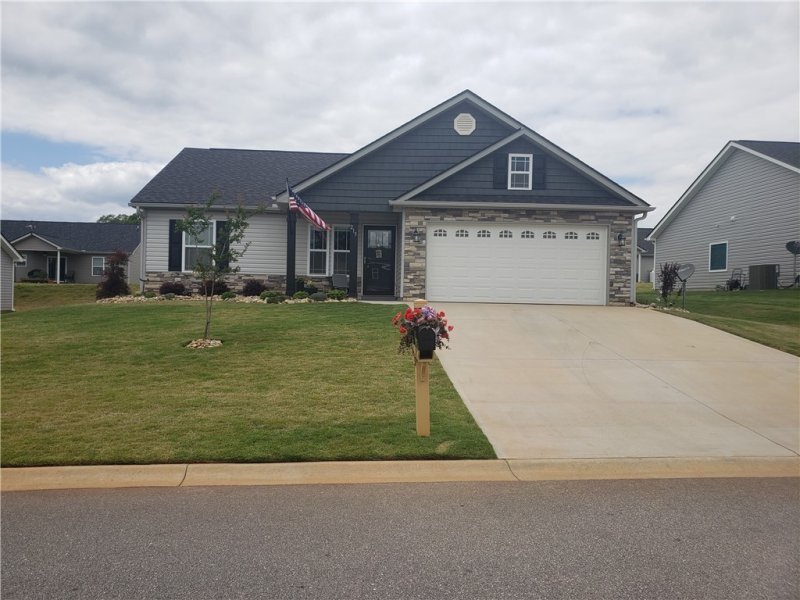 215 Eagle Circle Circle