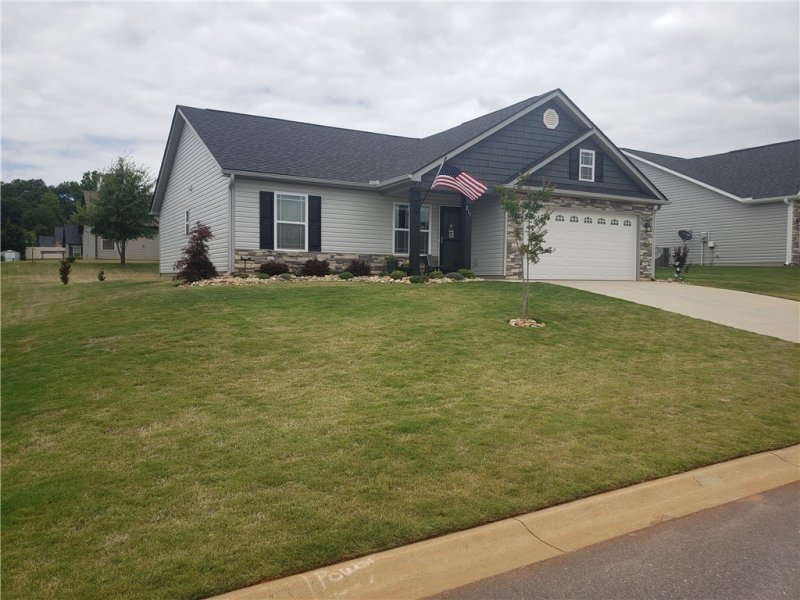 Property image 2 at 215 Eagle Circle Circle, Anderson, SC 29626