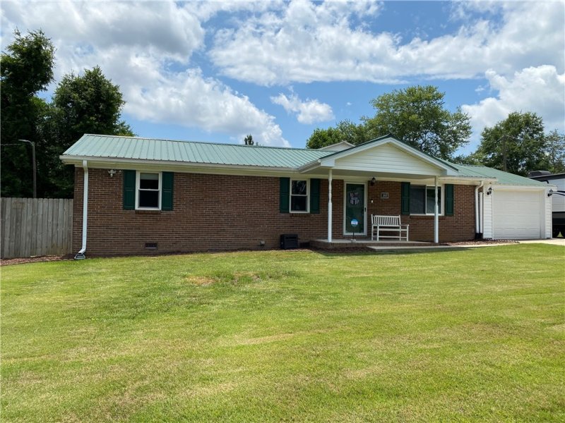 Property image 2 at 203 Vicksburg Drive, Greenville, SC 29617