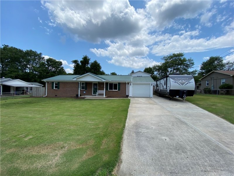 Property image 3 at 203 Vicksburg Drive, Greenville, SC 29617