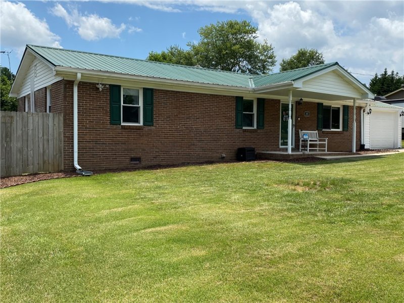 Property image 4 at 203 Vicksburg Drive, Greenville, SC 29617