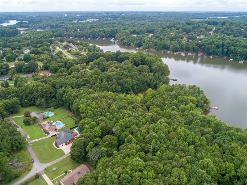 Property image 2 at 302 Driftwood Drive, Anderson, SC 29621