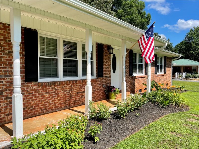 Property image 2 at 3031 Forest Drive, Seneca, SC 29678