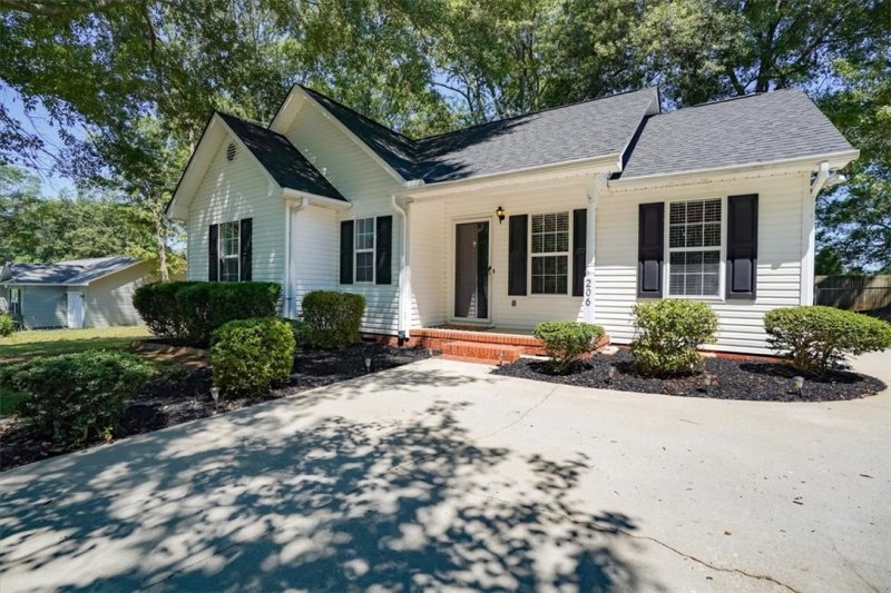 Property image 2 at 206 Longview Drive, Williamston, SC 29697