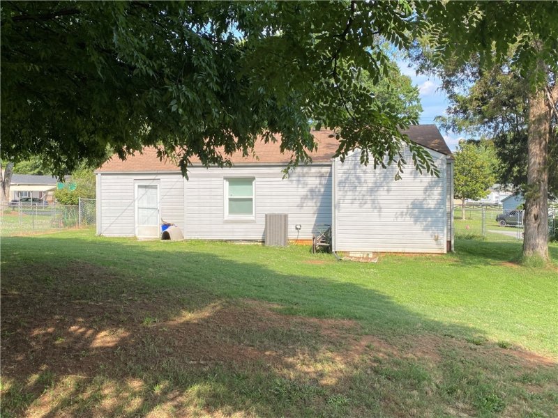 Property image 4 at 402 Elm Street, Pendleton, SC 29670