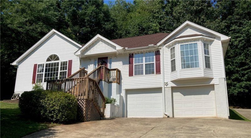 Property image 3 at 1503 Iroquois Drive, Seneca, SC 29672