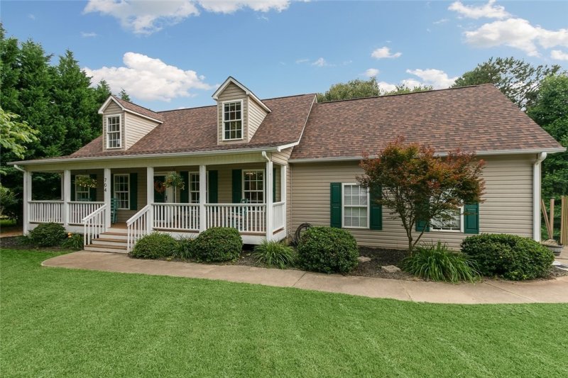 Property image 2 at 704 Knox Road, Seneca, SC 29672