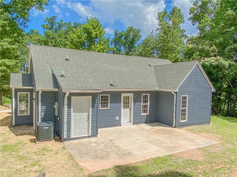 Property image 2 at 420 Sherwood Drive, Seneca, SC 29678