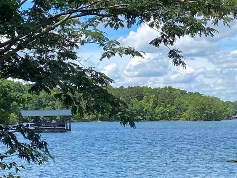 1804 Northlake Drive