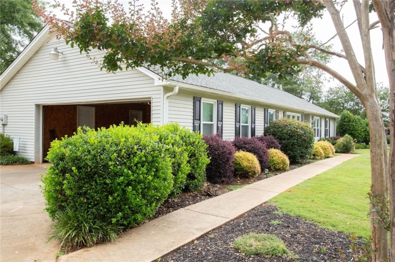 Property image 2 at 125 Wood Farm Lane, Seneca, SC 29678