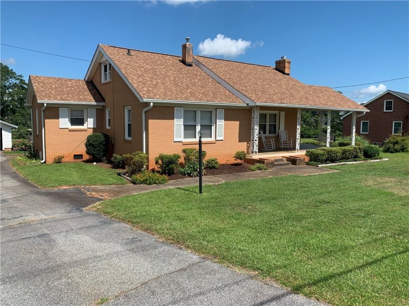 Property image 4 at 716 Oak Street, Seneca, SC 29678