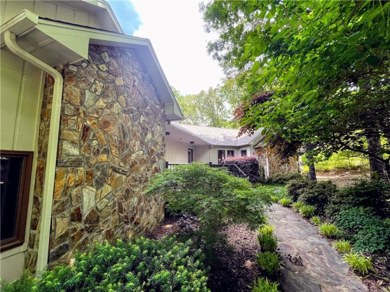 120 Beacon Ridge Circle