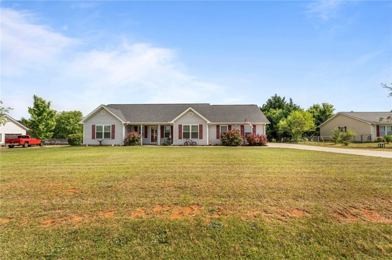 Property image 3 at 110 McClain Lake Drive, Anderson, SC 29625