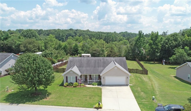 Property image 2 at 111 Kensett Drive, Williamston, SC 29697