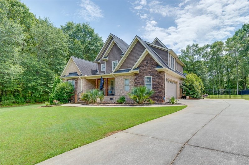 Property image 2 at 108 Creekwalk Drive, Anderson, SC 29625