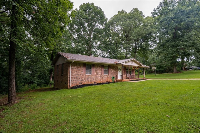 Property image 2 at 225 Cloverhill Drive, Anderson, SC 29624