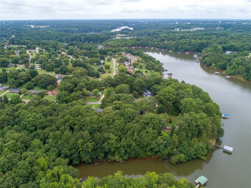 Property image 4 at 400 Lakewood Drive, Anderson, SC 29621