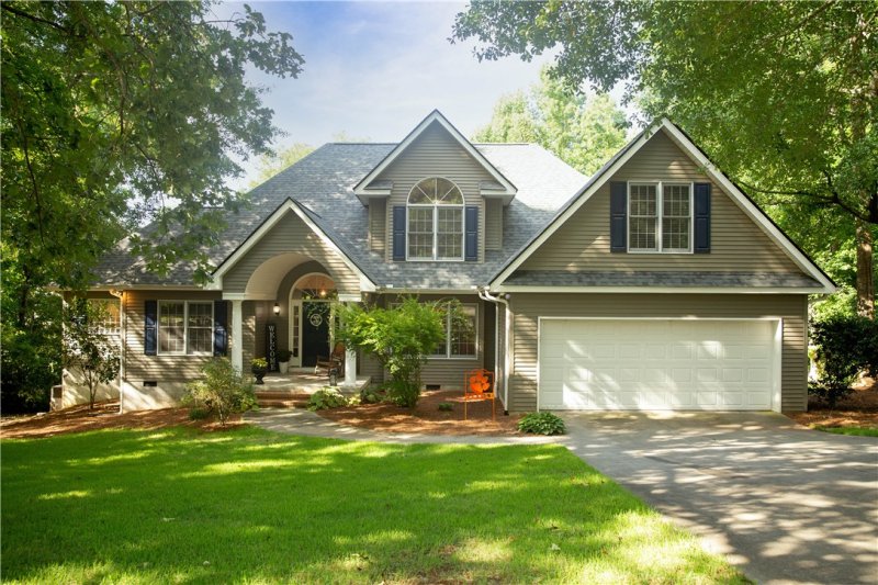 Property image 3 at 18012 Clermont Circle, Seneca, SC 29678