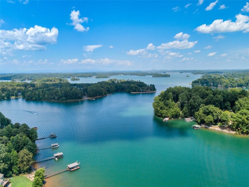 Property image 2 at 229 Apollo Drive, Seneca, SC 29672