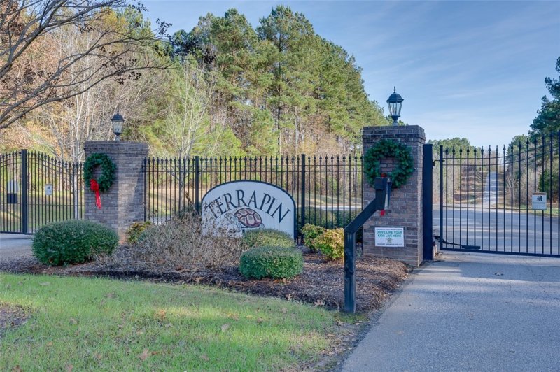 Property image 3 at 422 Terrapin Pointe Road, Hodges, SC 29653