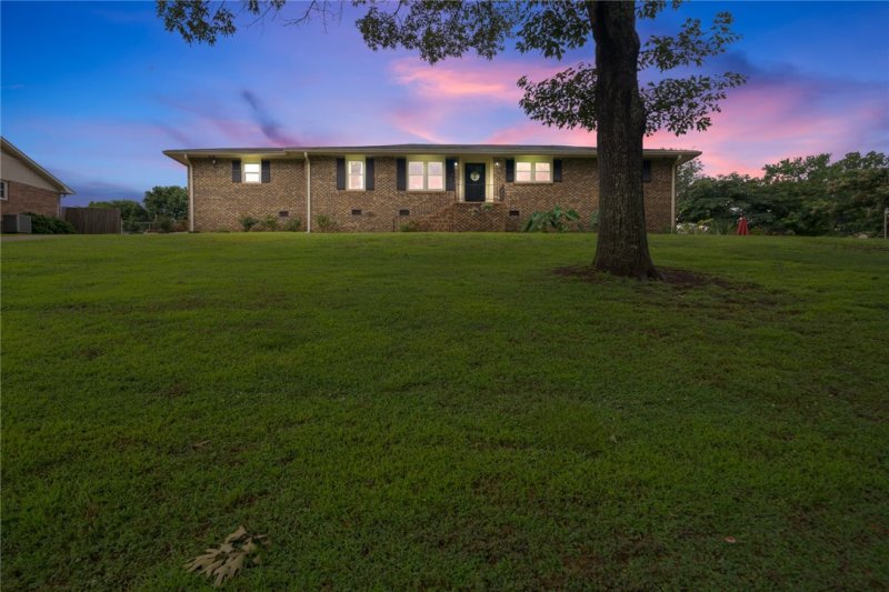 411 Stonehaven Drive