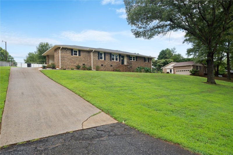 Property image 3 at 411 Stonehaven Drive, Anderson, SC 29625