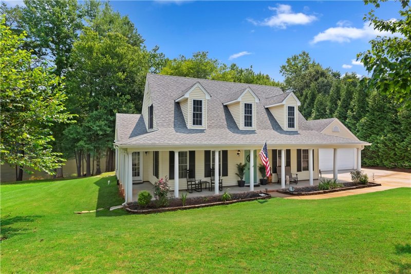 Property image 2 at 665 The Bear Boulevard, Tamassee, SC 29686