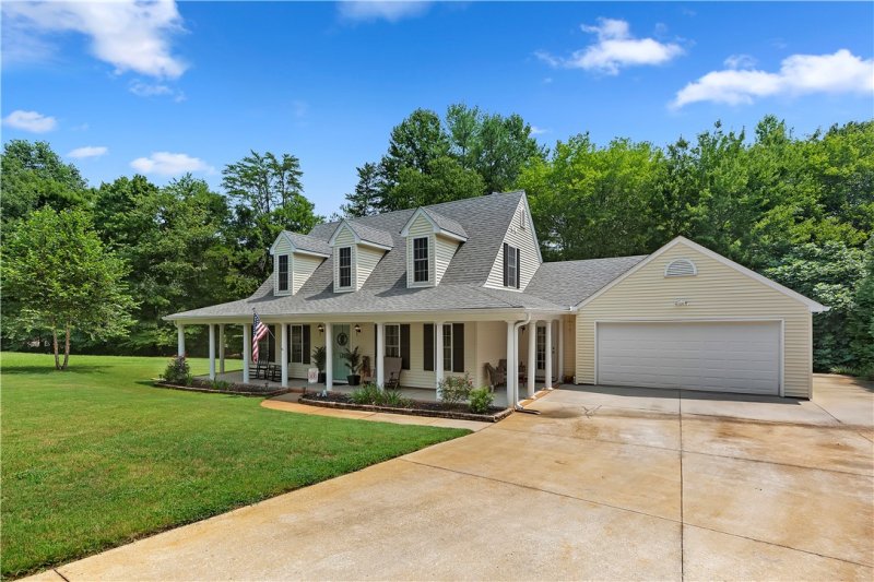 Property image 3 at 665 The Bear Boulevard, Tamassee, SC 29686