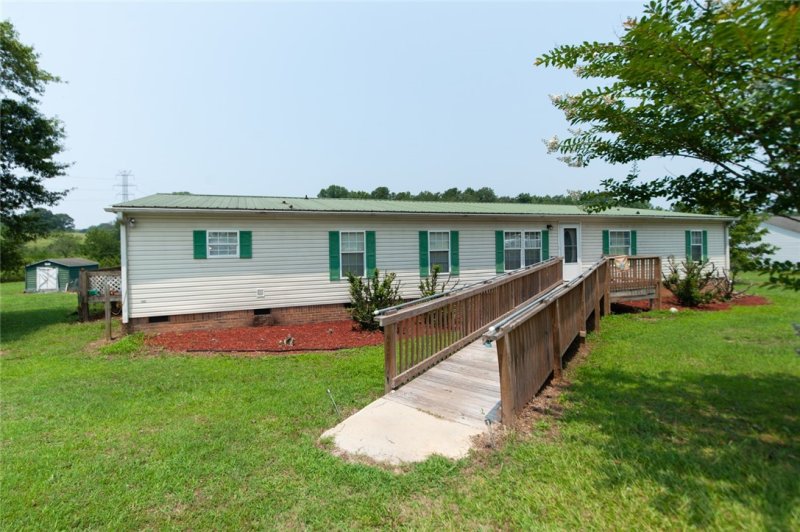 Property image 2 at 135 Stillwater Drive, Greenville, SC 29611