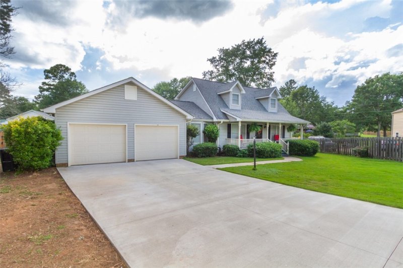 Property image 3 at 208 Bristol Court, Anderson, SC 29625