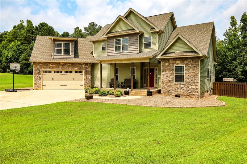 Property image 4 at 205 Edens Oaks Court, Six Mile, SC 29682