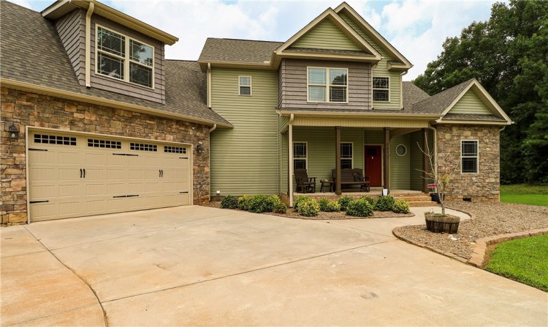 Property image 5 at 205 Edens Oaks Court, Six Mile, SC 29682