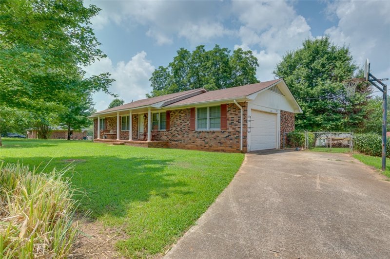 Property image 2 at 127 Cloverhill Road, Anderson, SC 29624