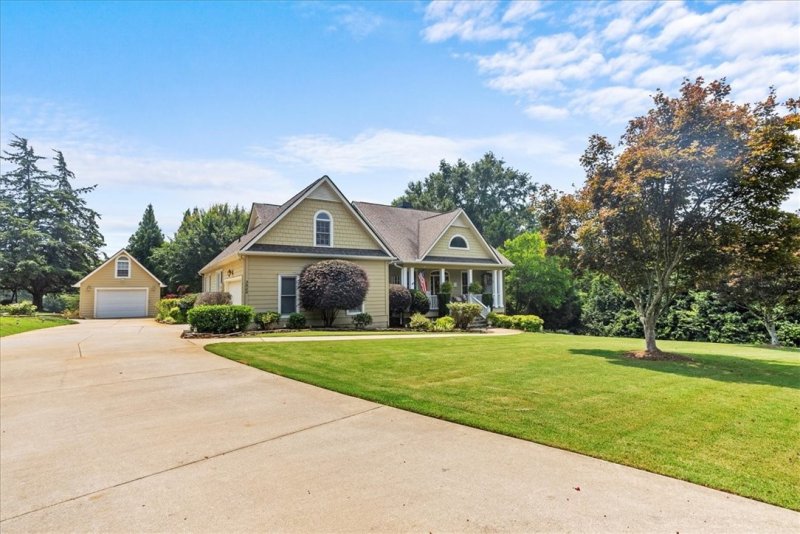 Property image 3 at 3904 Turnberry Loop, Seneca, SC 29678