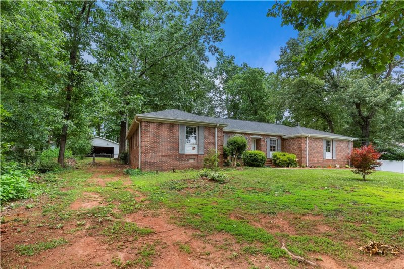 Property image 2 at 204 Sourwood Drive, Seneca, SC 29678