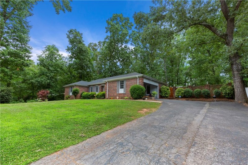 Property image 4 at 204 Sourwood Drive, Seneca, SC 29678