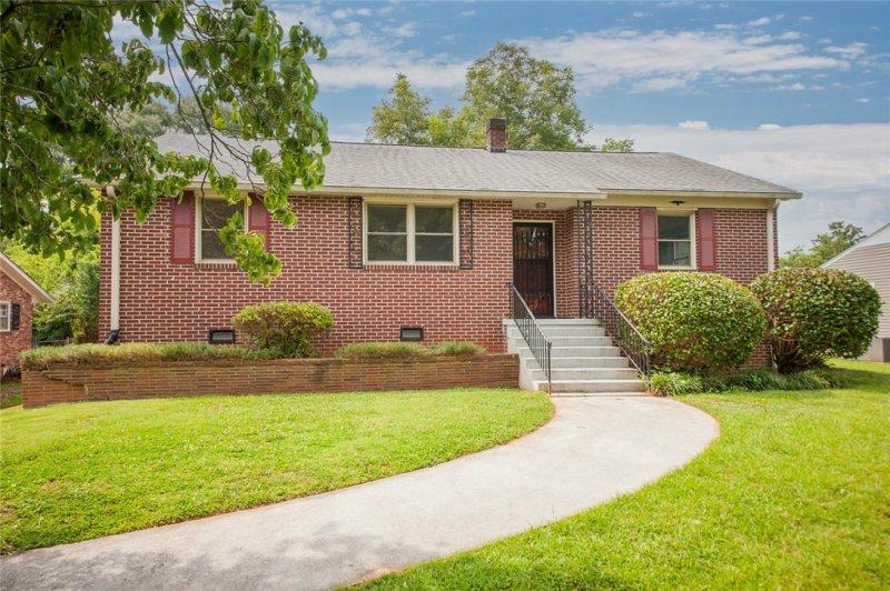 207 Beauregard Avenue