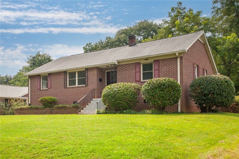 Property image 2 at 207 Beauregard Avenue, Anderson, SC 29625