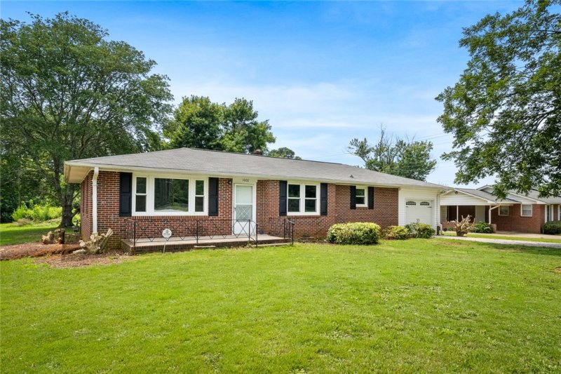 Property image 2 at 1000 Bolt Drive, Anderson, SC 29621