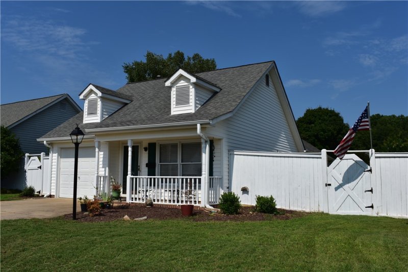 Property image 2 at 136 Brittania Circle, Anderson, SC 29621