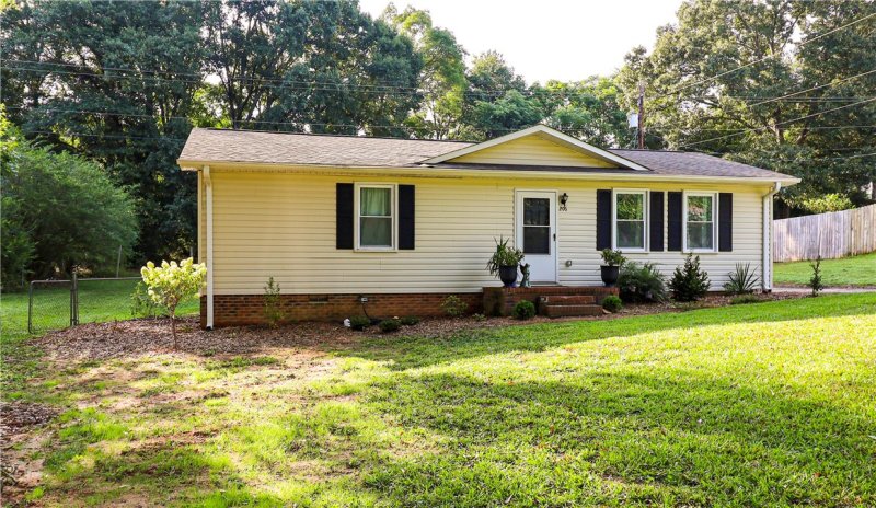 Property image 4 at 206 Springdale Avenue, Liberty, SC 29657