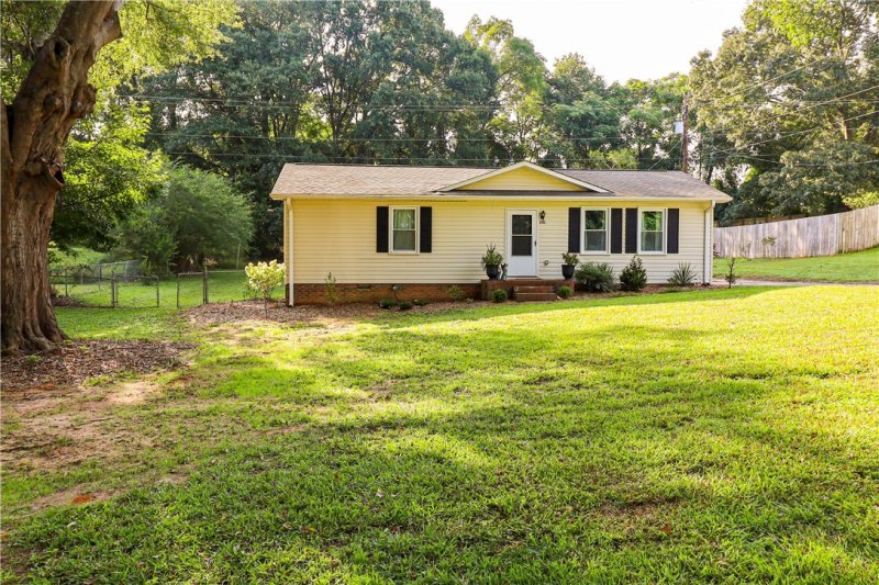 Property image 5 at 206 Springdale Avenue, Liberty, SC 29657