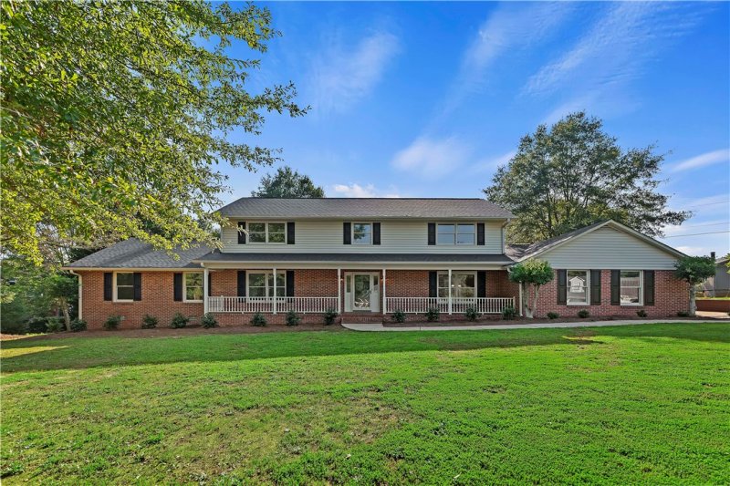 Property image 2 at 102 Roxbury Court, Anderson, SC 29625