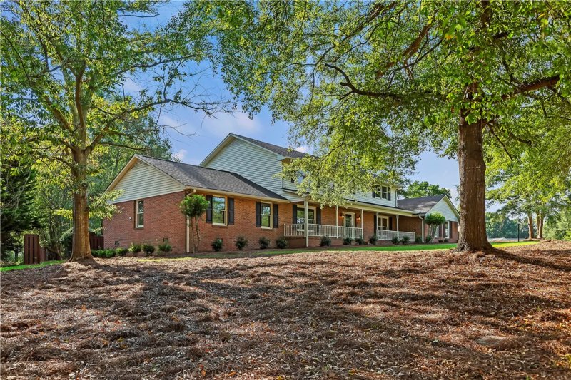 Property image 3 at 102 Roxbury Court, Anderson, SC 29625